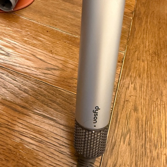 Dyson Air Wrap - Barely Used - Picture 8 of 13